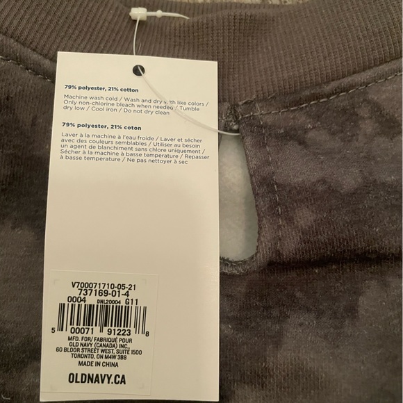 Crew-Neck Sweatshirt for Pets dog - Picture 6 of 7